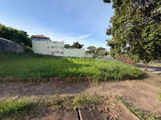 ? TERRENO COMERCIAL DE ESQUINA EM LOCALIZAÇÃO PRIVILEGIADA!