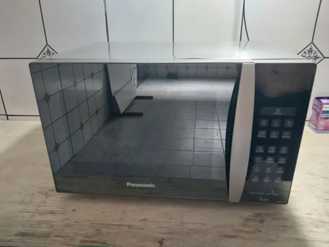 Microondas Panasonic 32L com defeito para reparar ou retirada de peças