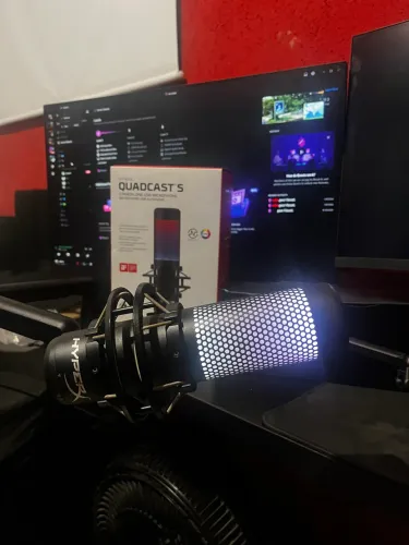 HyperX Quadcast S e Fifine BM88 