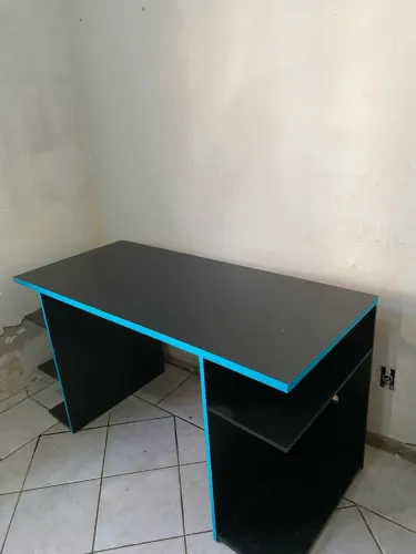 Mesa gamer preta 
