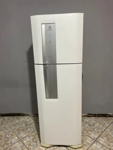 Geladeira Electrolux 382l Frost free 