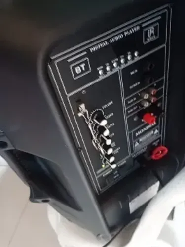 Caixa de som mondeal 550 RMS de potência 