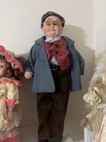 Boneca de porcelana idoso