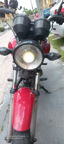 Moto muito econômica  e boa 