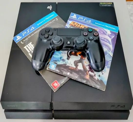 PS4 + 1 controle + 2 Jogos