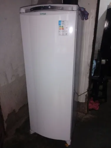 Vendo geladeira com nota , menos de um ano de uso 
