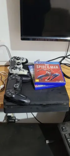 PS4 SLIM + 2 CONTROLES