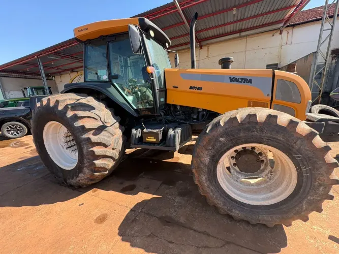 Trator Valtra BH 180