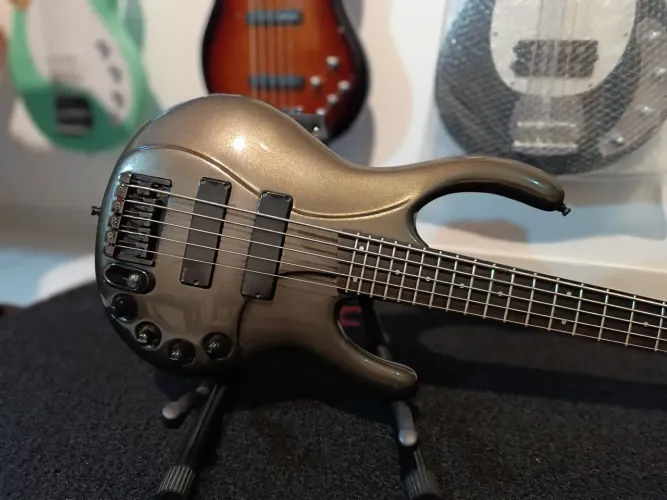 Baixo Ibanez Ergodyne edc705 ativo todo original