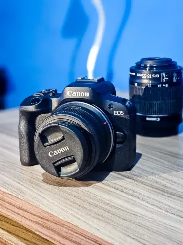 Câmera Canon EOS R100 Mirrorless + Lente 18-45mm + Adaptador EF-EOS R