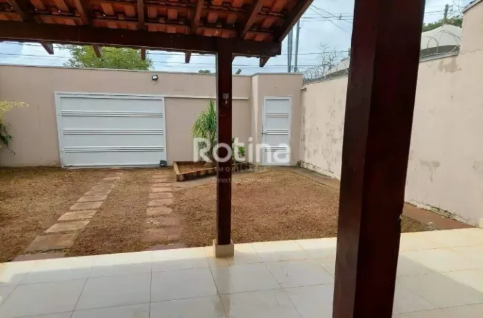 Casa à venda 3 quartos 1 suíte 4 vagas - Granada/Jardim Botânico Uberlândia