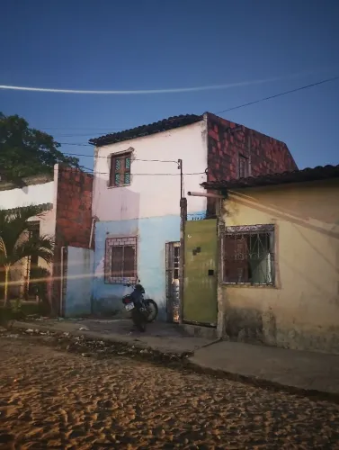 Vendo três casa a terceira casa é só a de cima