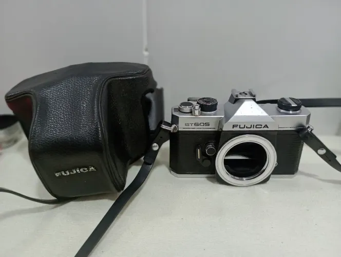 Máquina fotográfica fujica ST 605