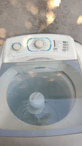 Máquina de lavar Eletrolux com defeito