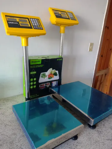 VENDO BALANÇA COMERCIAL RESISTENTE COM GARANTIA PLATAFORMA AMPLA DE INOX NÃO ENFERUJA 