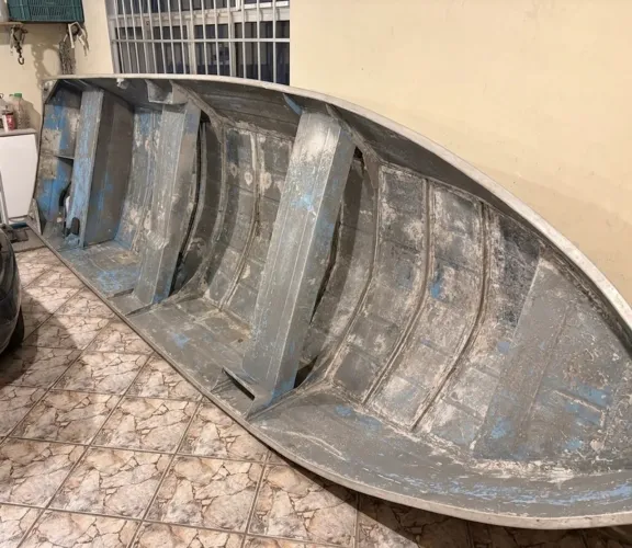 Barco de Alumínio 5m + Âncora e Motor Johnson Evinrude (Para Restauro)