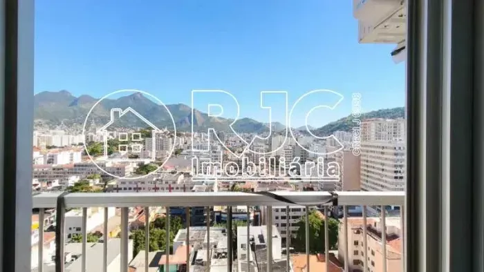 Rua Pereira Nunes. Apartamento do 64m², varanda, 2 quartos c 1 suíte, 1 vaga de garagem.