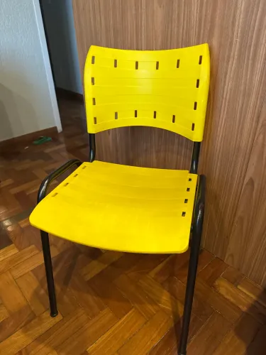 Cadeira amarela para escritório 