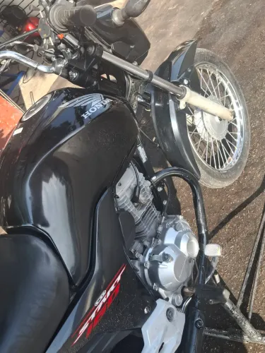 Moto semi nova conservada 