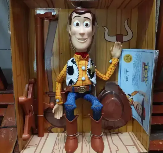 Boneco Xerife Woody com caixa importado