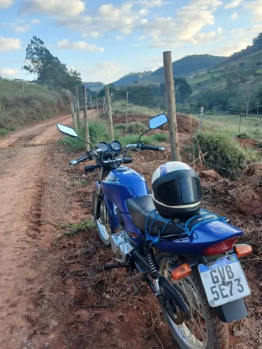 vendo moto ks 125 ano 2000, em dia , 2026 pago ou troco por um carro uno