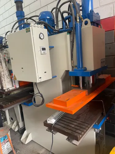 Prensa hidráulica tipo C dupla 40 ton Unistamp impecável 