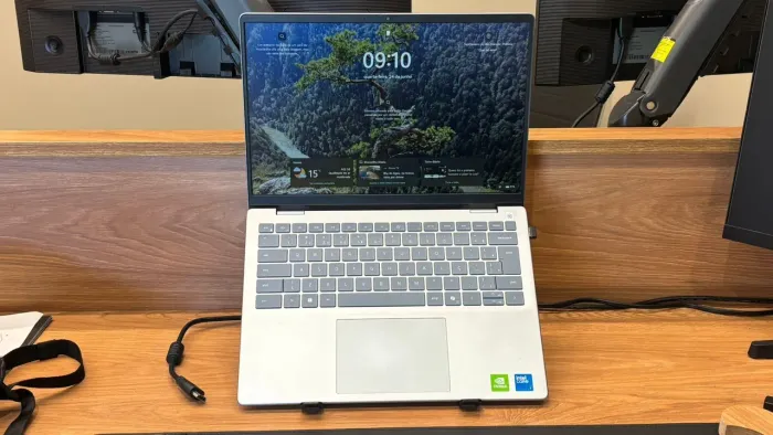 Dell Inspiron 14 5440 (Premium) Intel Core 7 + 32GB RAM DDR5 + GeForce MX570