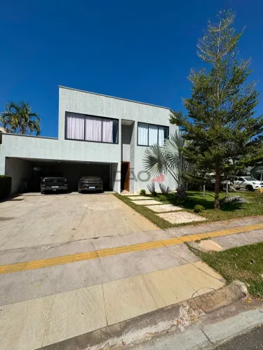 Sobrado mobiliado com 4 quartos, 3 suítes e office no Portal do Sol Green Casa em Condomín