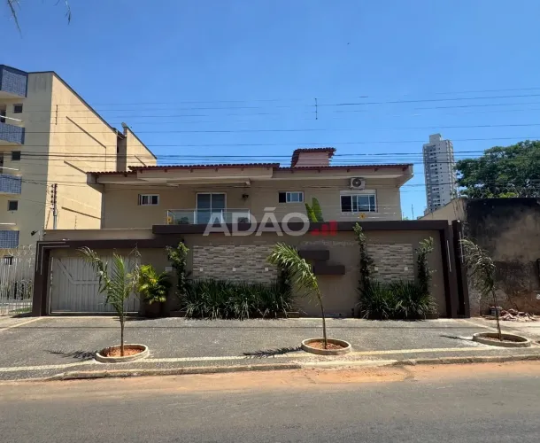 SOBRADO DE ALTO PADRÃO COM PISCINA, HIDRO, LAGO, QUIOSQUE  PORTEIRA FECHADA - Casa de Rua 