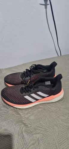 Tênis Adidas Boost corrida e academia