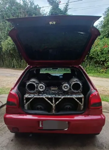 Som automotivo forte e barato