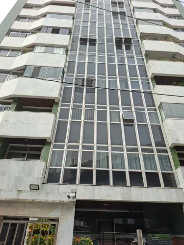 Apartamento de 03 quartos com suíte e varanda no Campo Grande