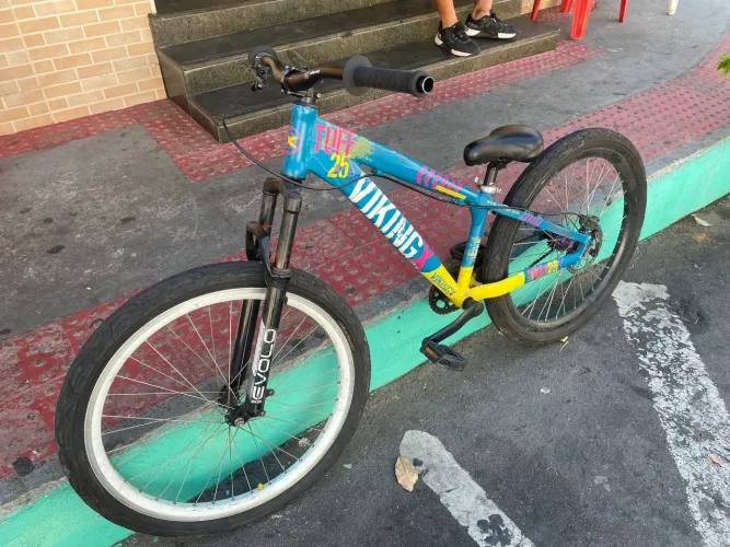 Bicicleta VikingX aro 26, freio deore xt, par de pneu kenda