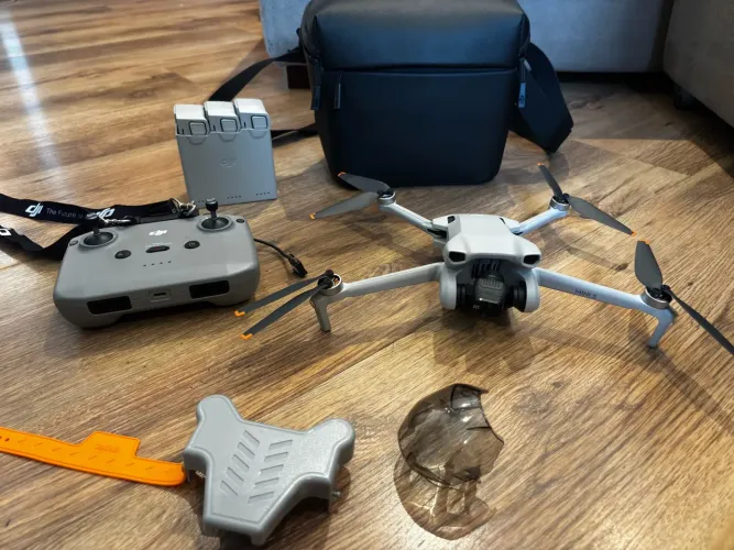 Drone DJI Mini 3 - Kit Fly more - 3 baterias - sem tela