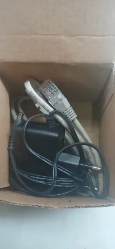 O aparelho na imagem é uma ONU / ONT GPON (Unidade de Rede Óptica), popularmente chamada d