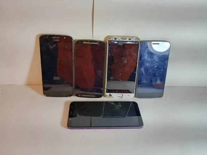 Lote 5 Celulares Sucata Samsung e Motorola (Para Peças, Bancada Técnica ou Conserto)