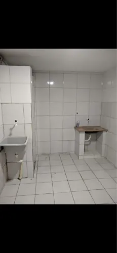 Aluga- se quarto individual em piedade