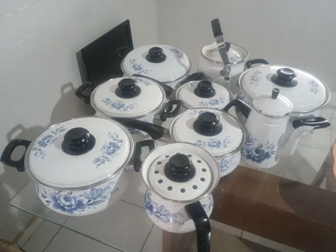 Vendo panela mãe Ágata são nove panelas todas originais 80 anos de história