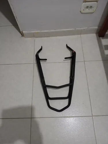 Suporte do baú da Honda pop 24/25
