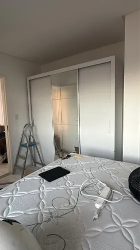 Guarda roupa semi novo em ótimo estado