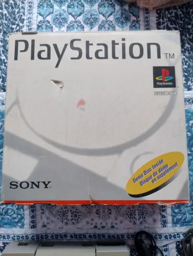 Playstation 1 clássico, na caixa!