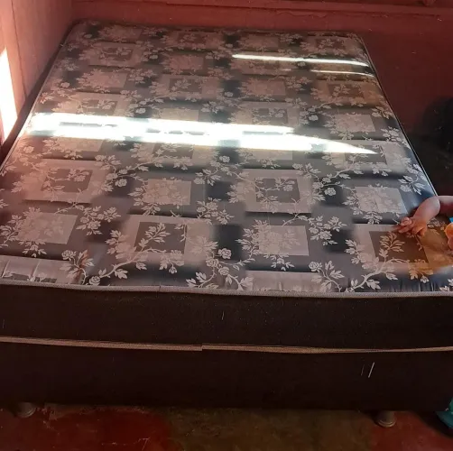 Vendo cama box de casal