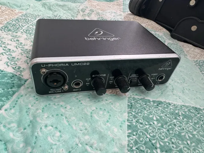 placa de áudio Behringer U-PHORIA UMC22.