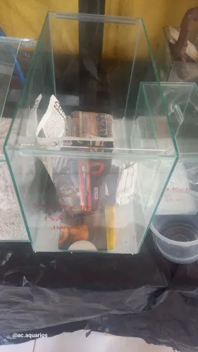 Aquário com tampa 