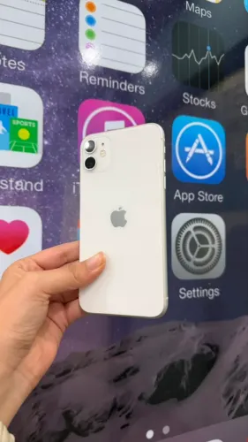 iPhone 11 128GB - seminovo ( branco)