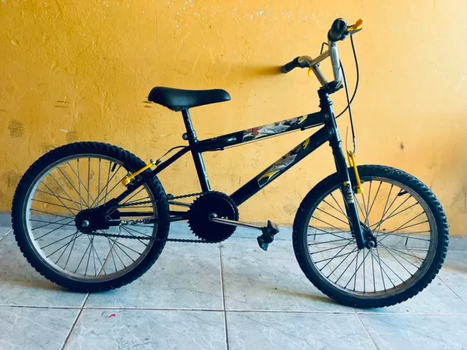 Vendo bicicleta para criança de 6 a 14 anos, valor 350.