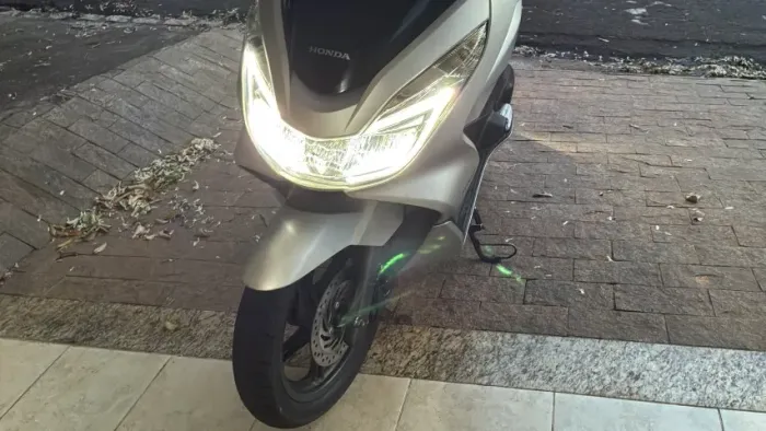 Honda PCX 150 Prata 2018 - com 18.000km - Automática CVT - Abaixo do valor