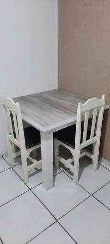 Mesa 0.90 X 0.90 com 2 cadeiras *ENTREGO*