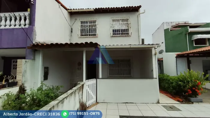 Sobrado para aluguel possui 120 metros quadrados com 3 quartos em Stella Maris - Salvador 