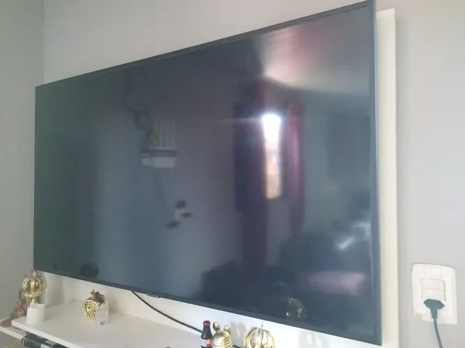 3 televisores com tela queimadas